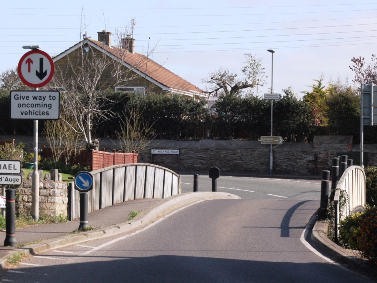 Give way to oncoming traffic