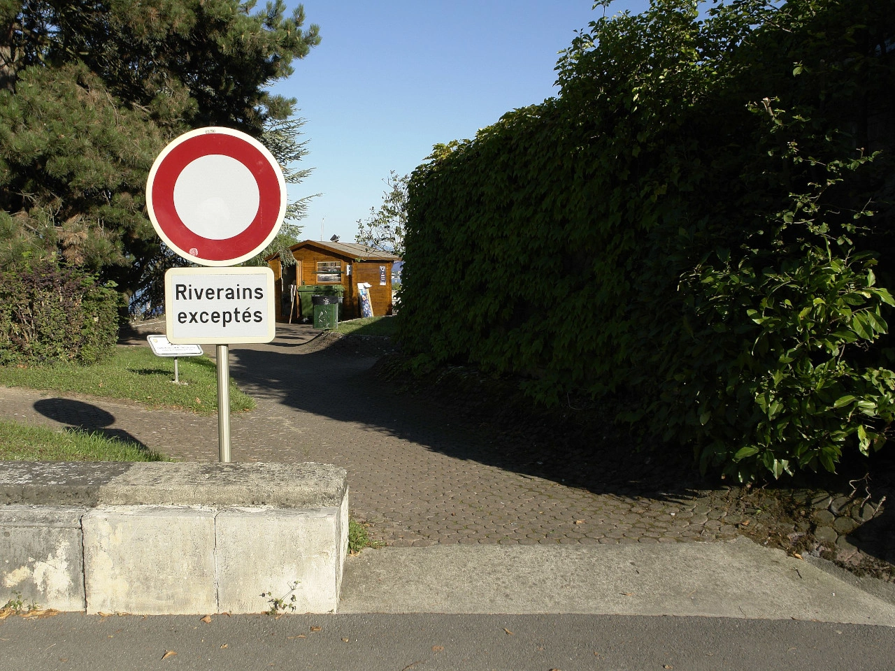 Prohibido el paso de vehículos