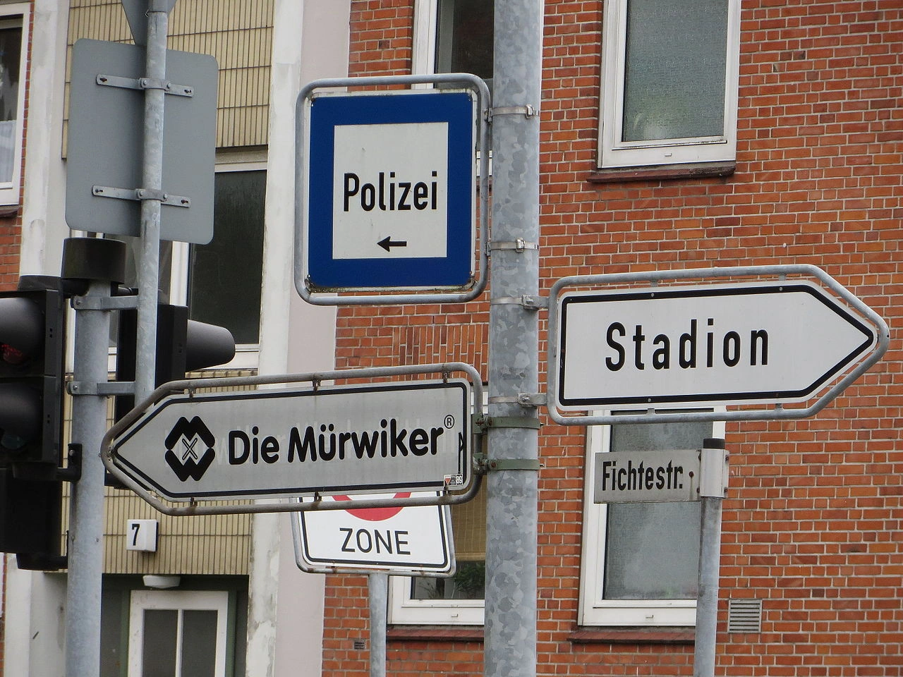 Polis