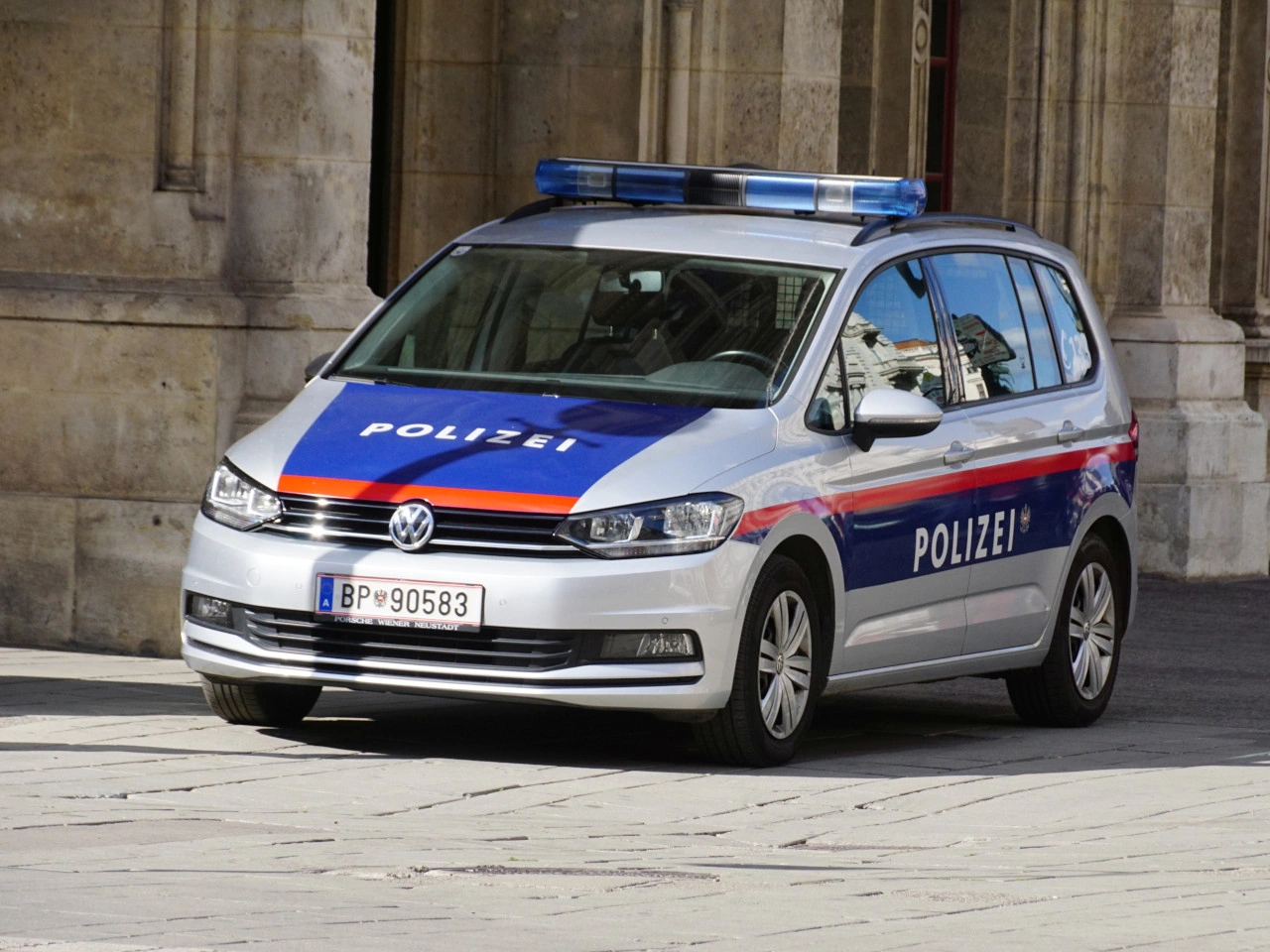 Polis