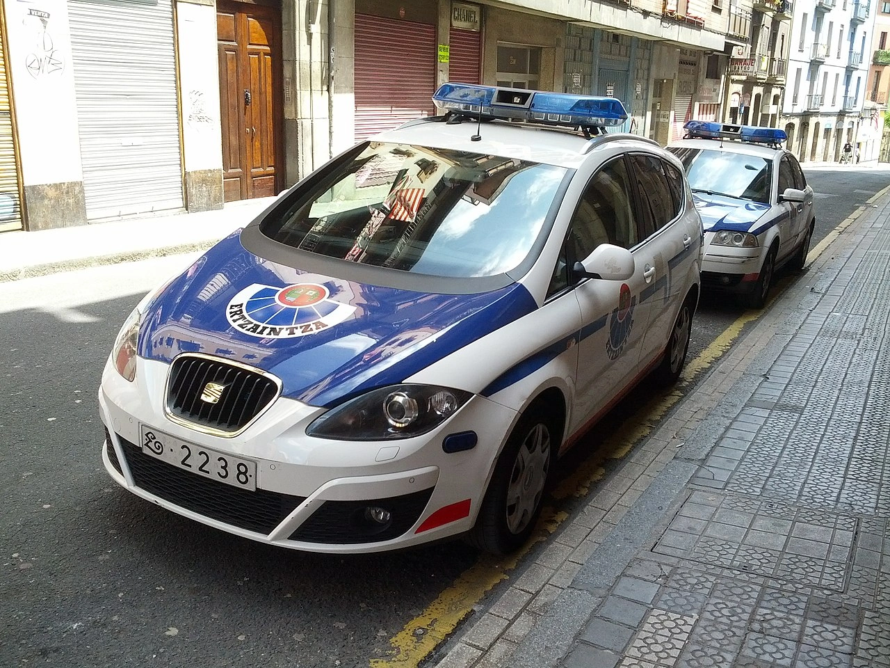 Polis