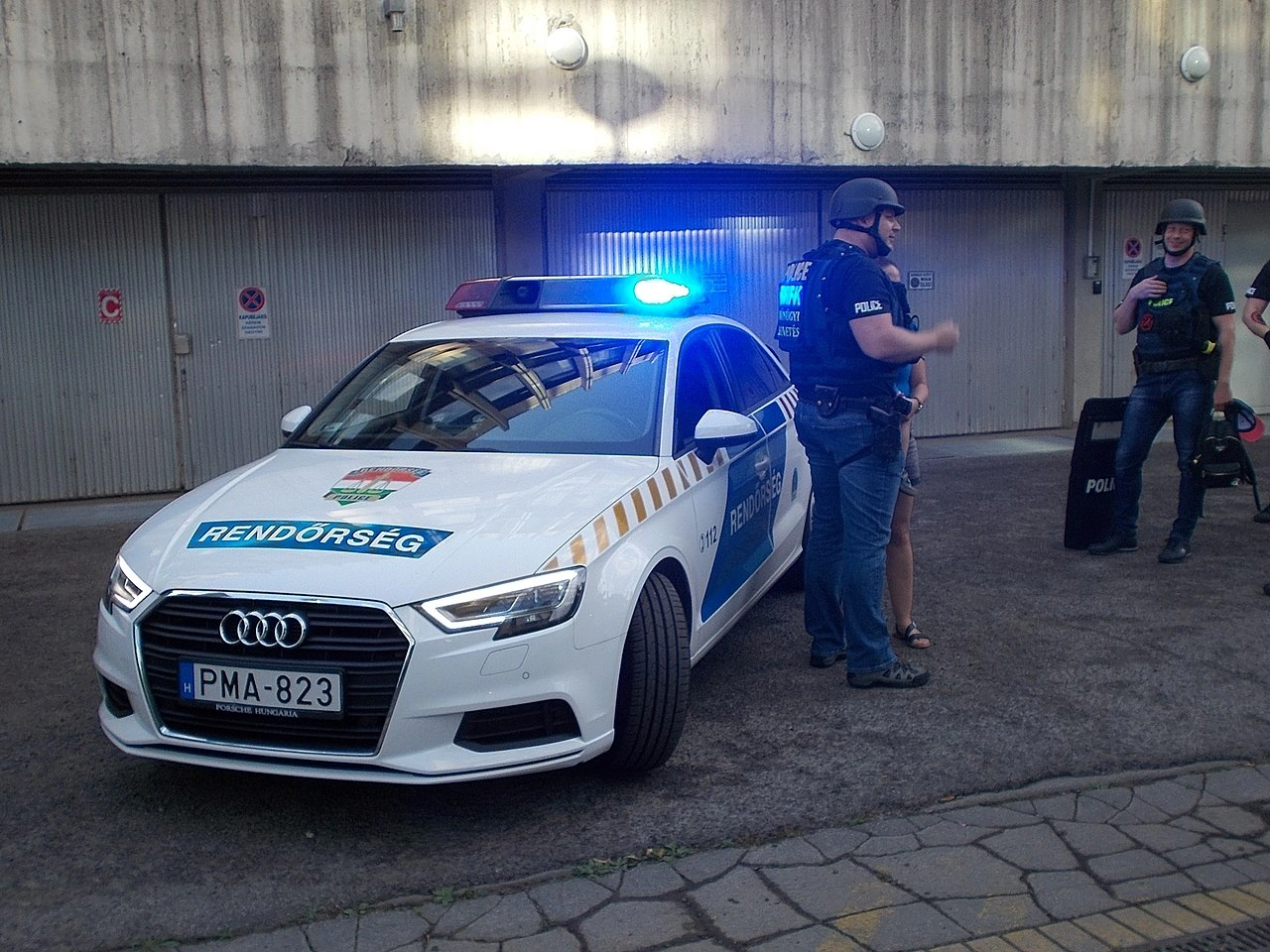 Polis