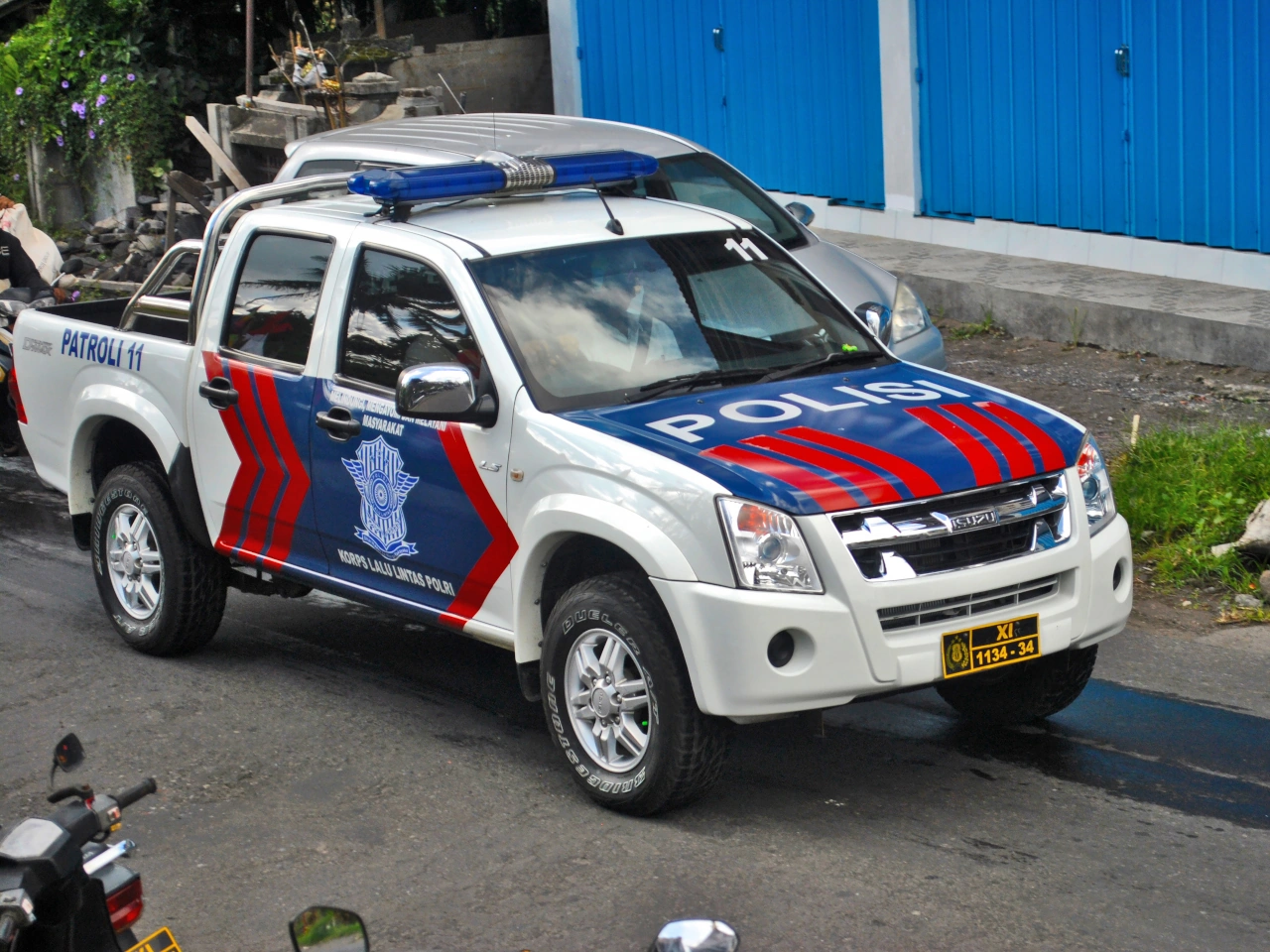 Polis