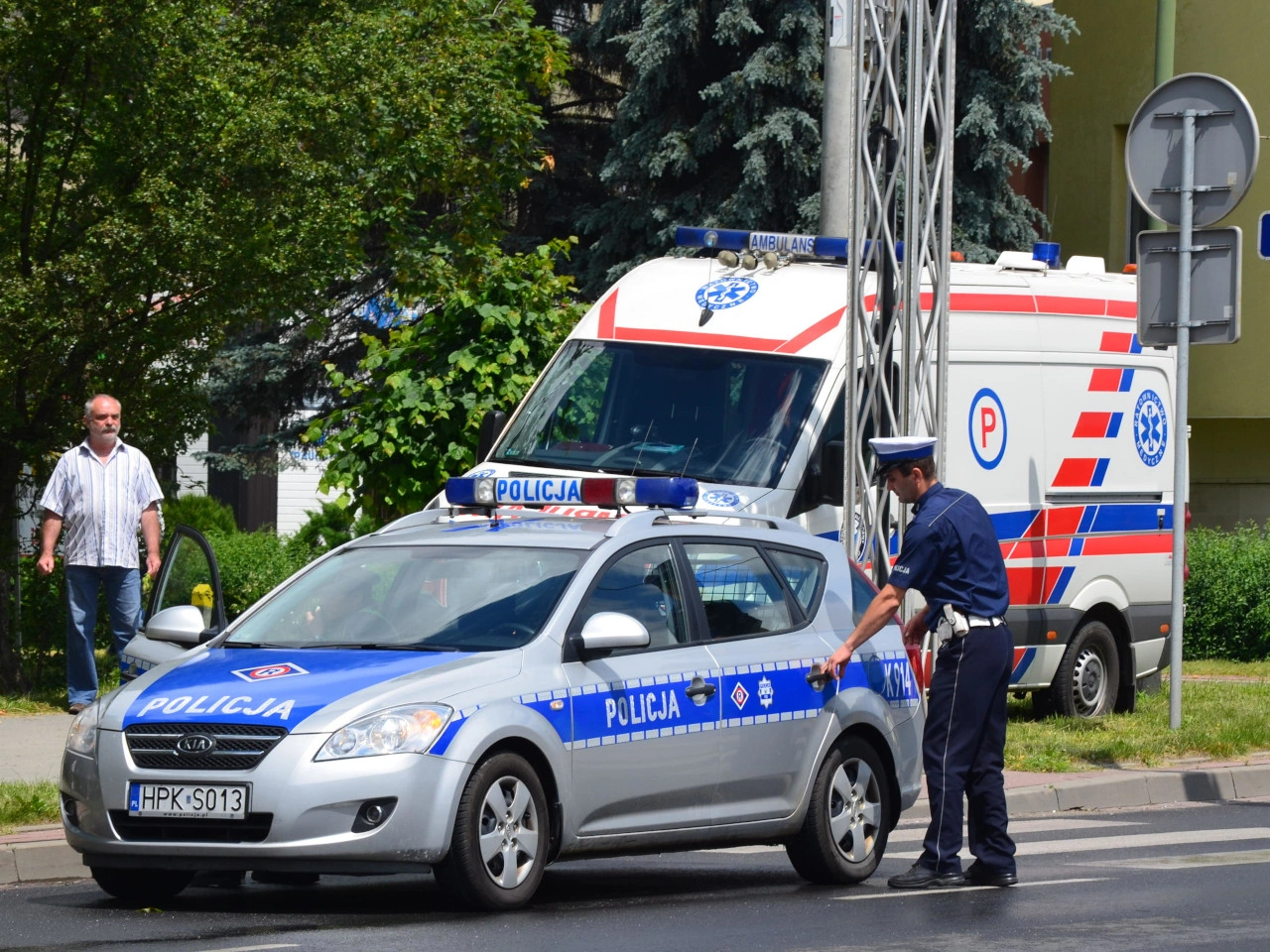 Polis