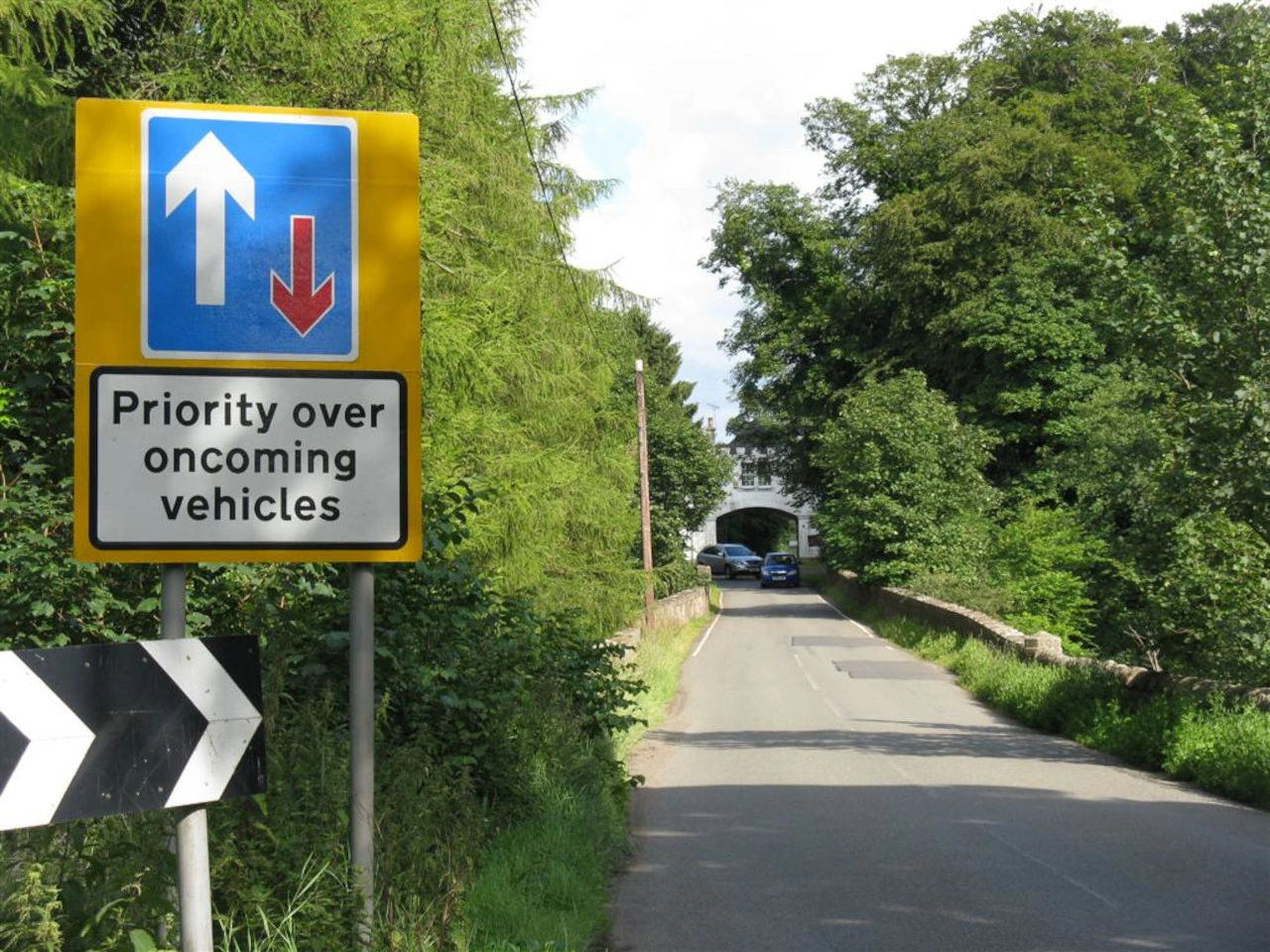 Priority over oncoming traffic