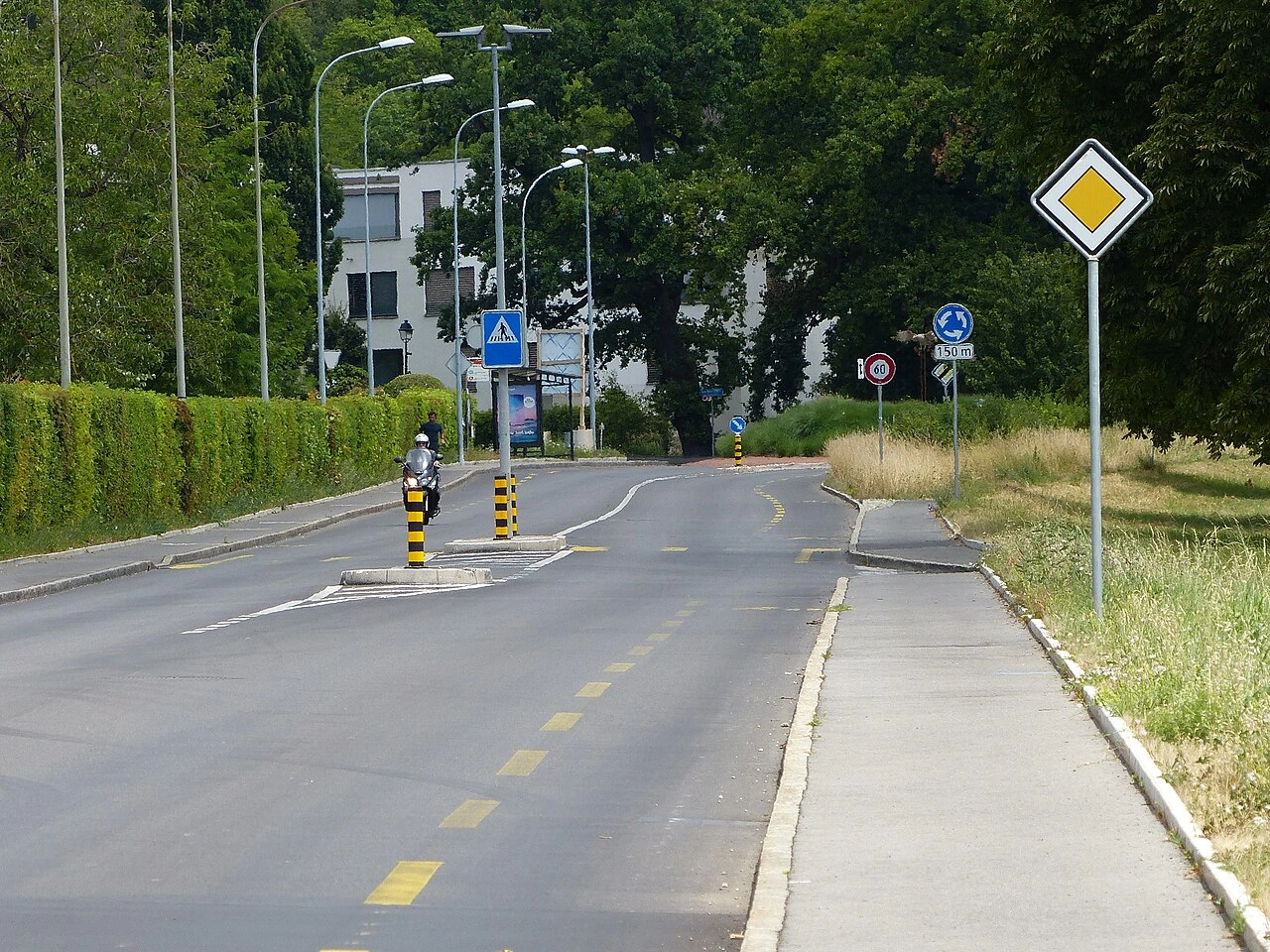 Estrada com prioridade