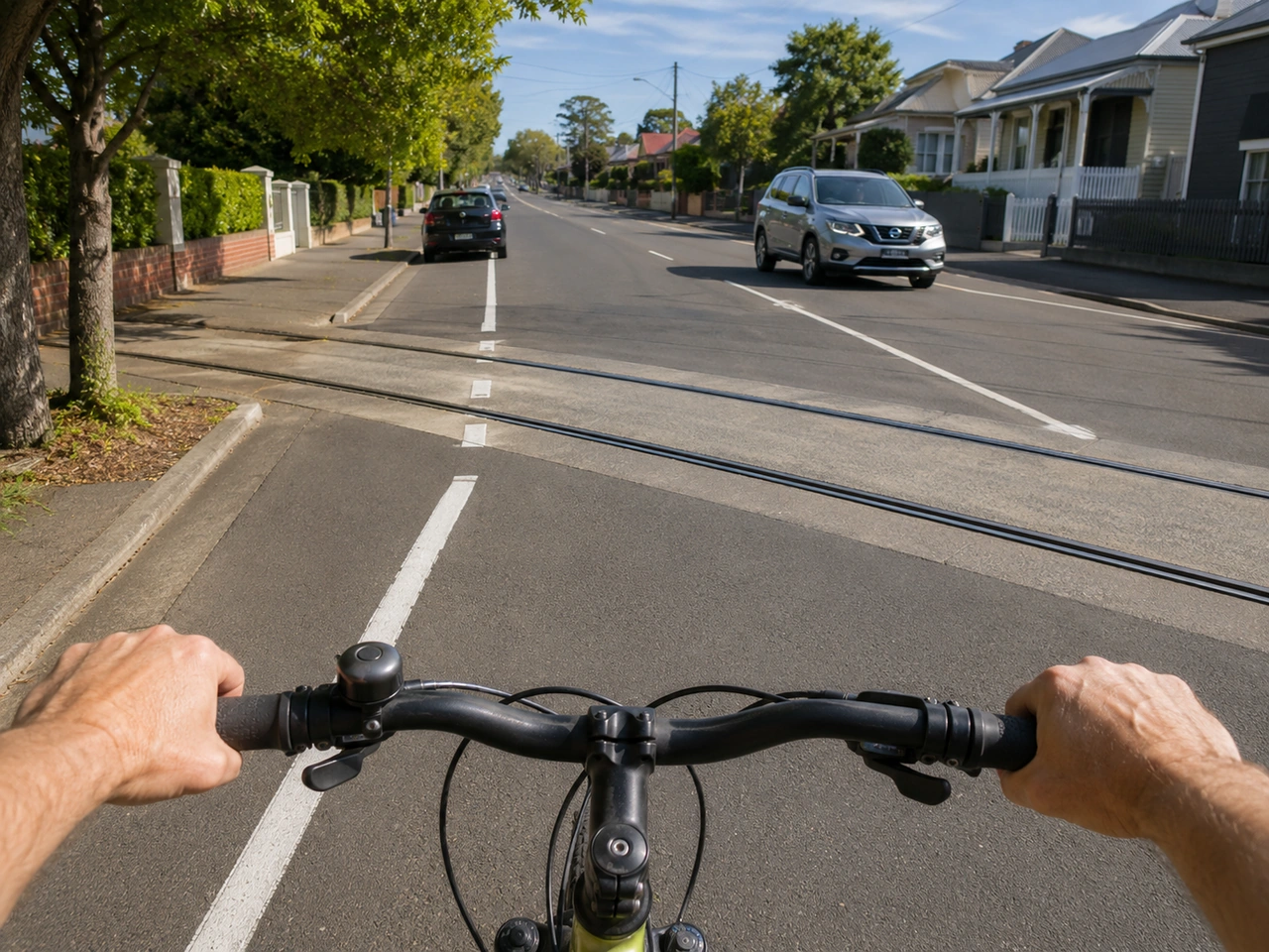 Como devem os ciclistas atravessar carris de comboio ou elétrico?