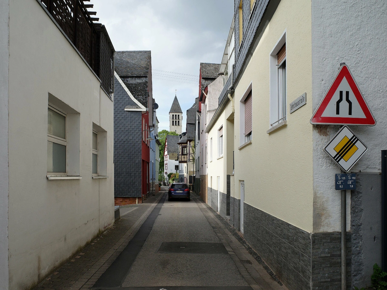 Road narrowing