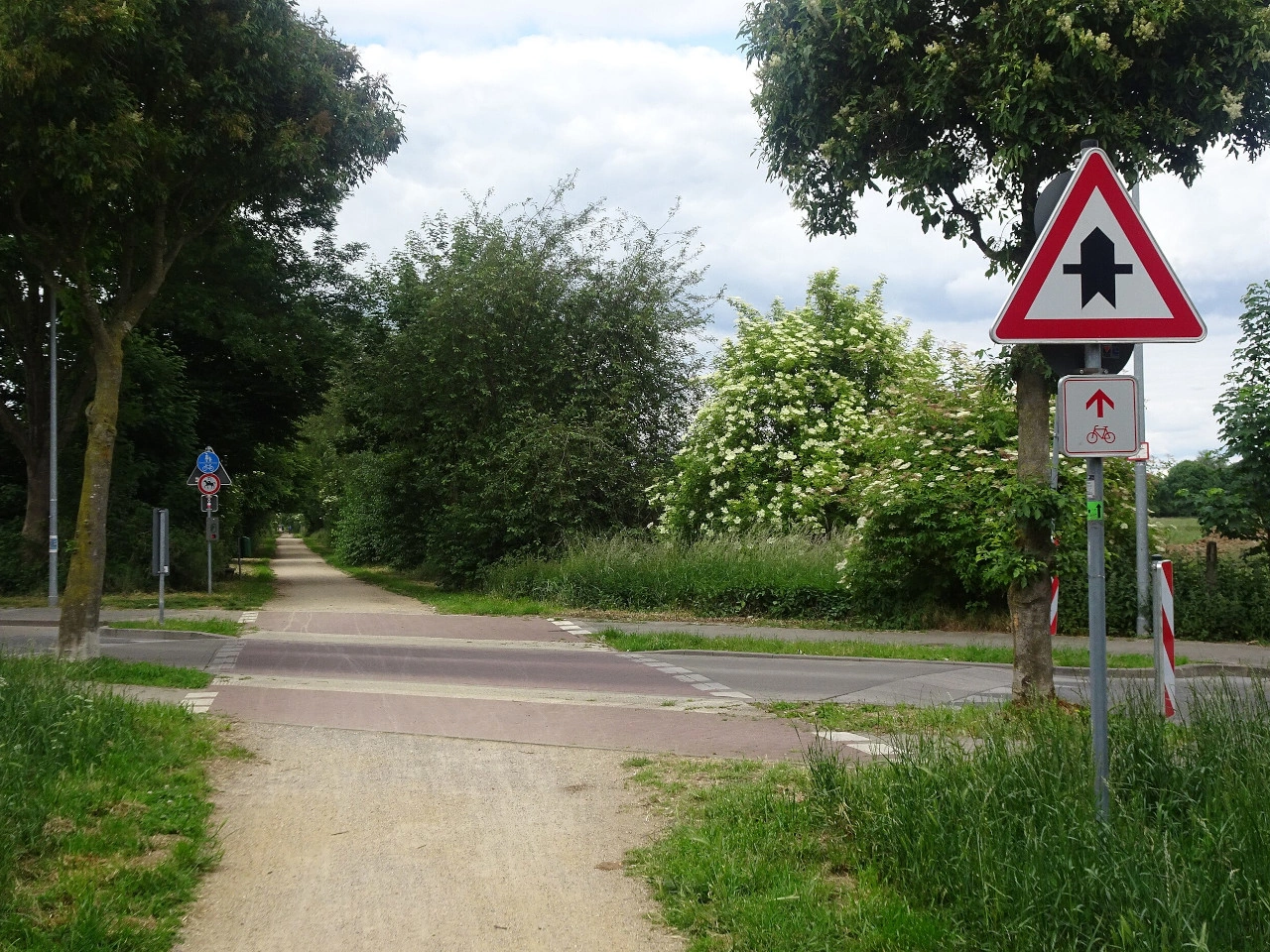 Priority at the next junction