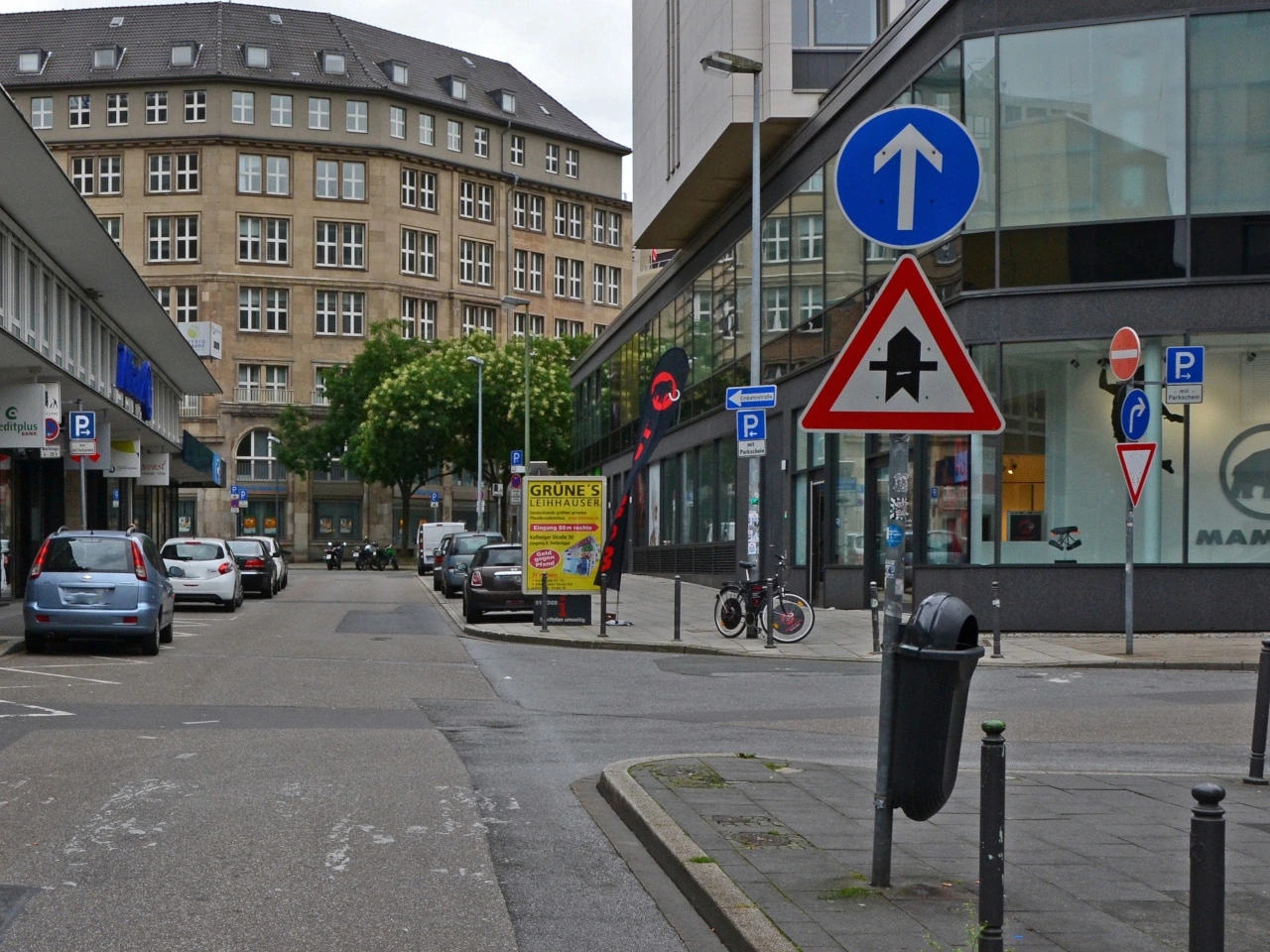Priority at the next junction