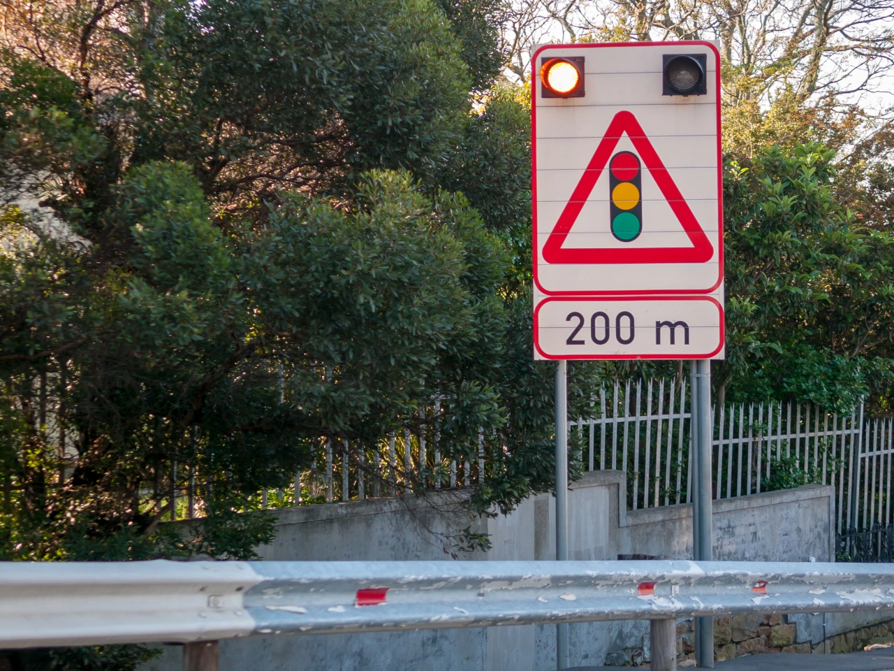 Traffic lights warning