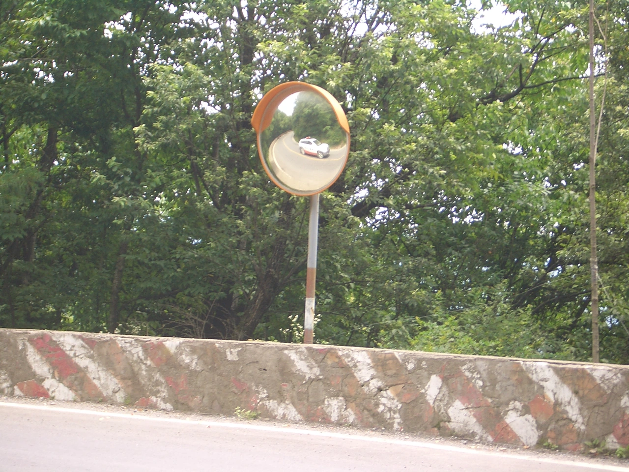 Traffic mirror