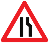 Sağdan yol daralması uyarısı.