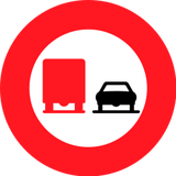 Überholen für Lastwagen verboten.