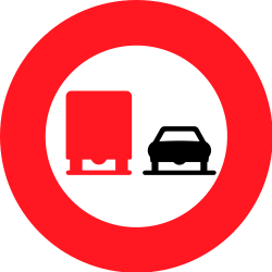 Überholen für Lastwagen verboten.
