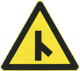 Warning for merging traffic from the right.