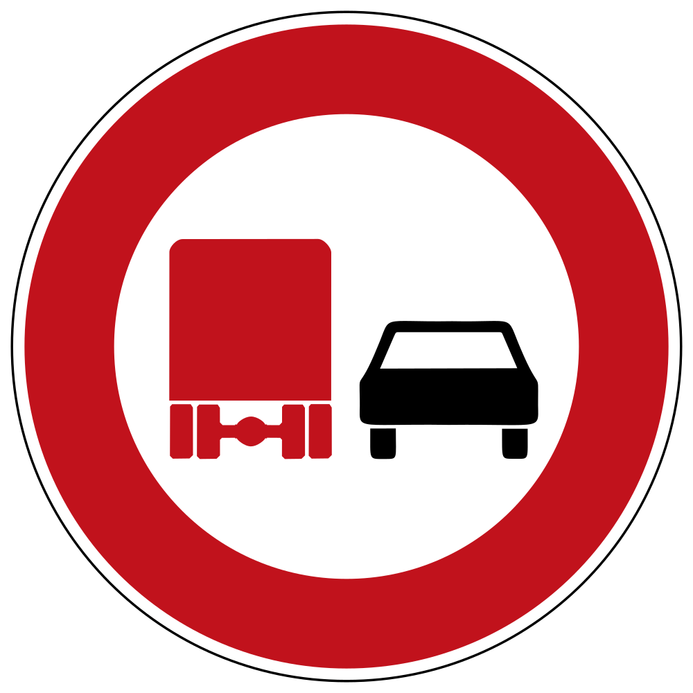 Überholen für Lastwagen verboten.