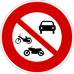 Mopeds, Motorräder und Pkw verboten.