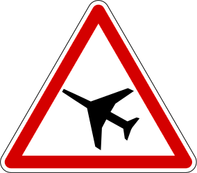 低空飛行の航空機に注意。