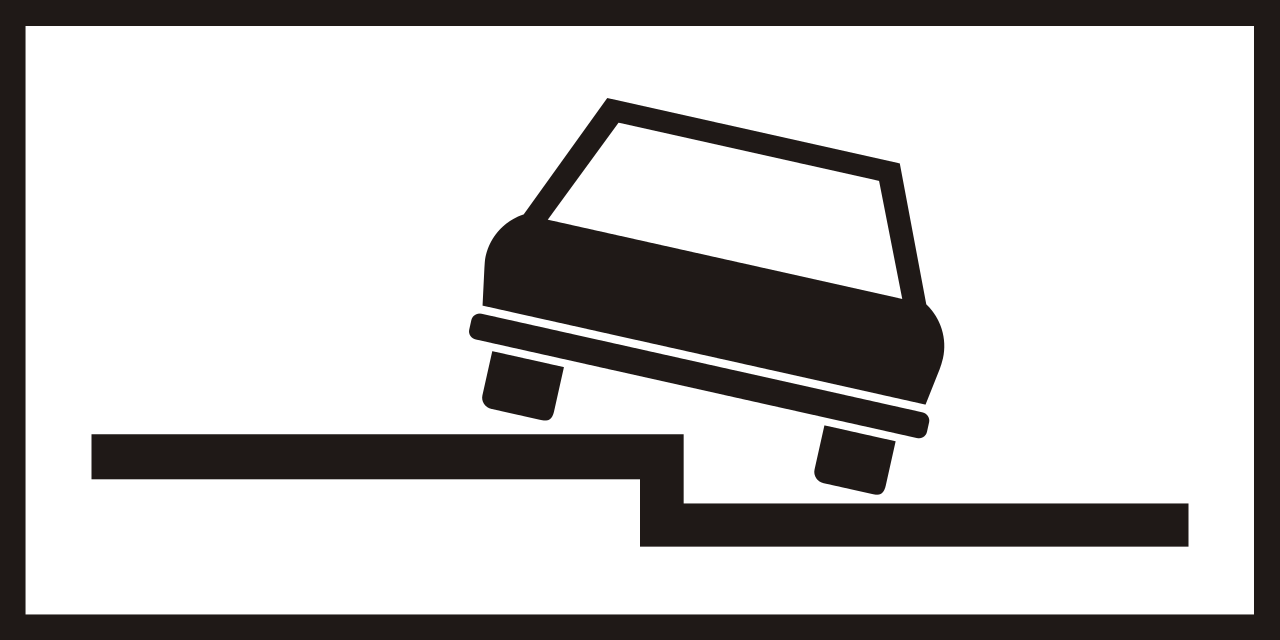 一部歩道上の縦列駐車。
