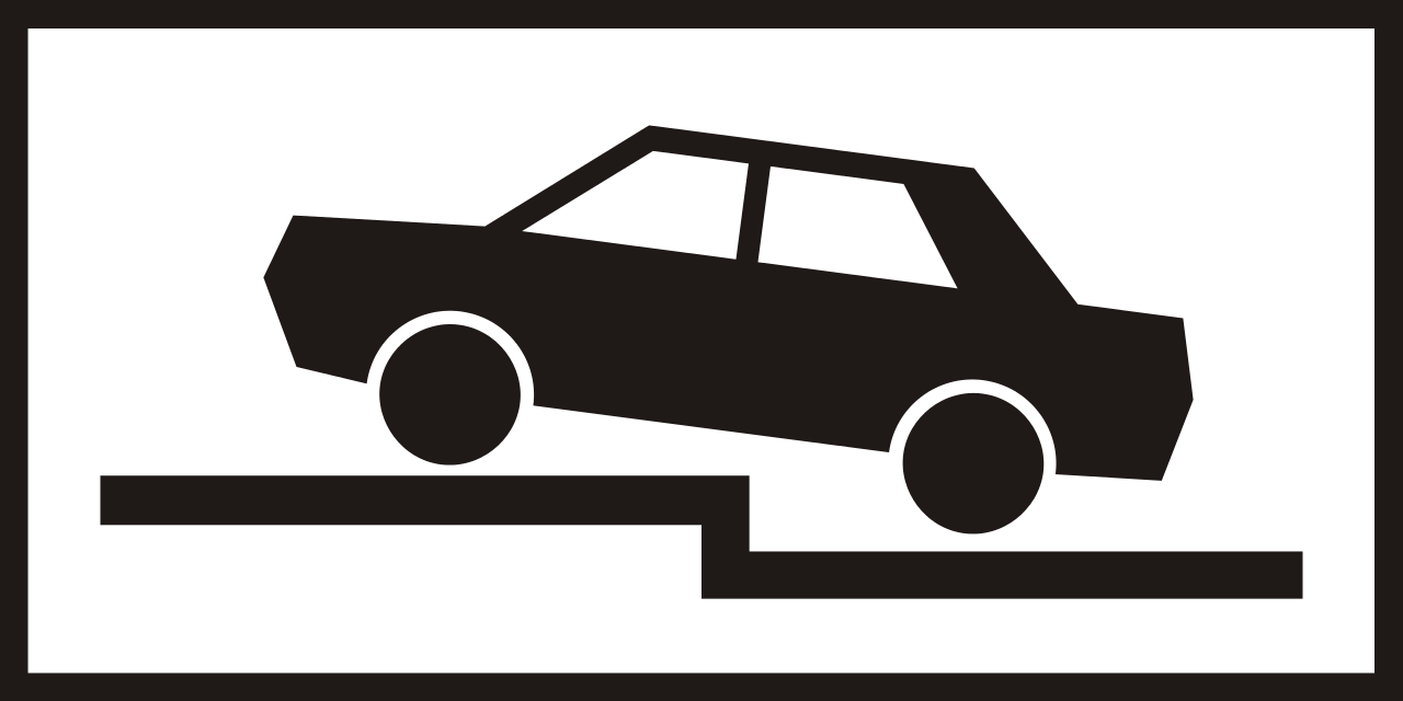 一部歩道上の直角駐車。