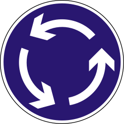 Vorgeschriebene Fahrtrichtung im Kreisverkehr.