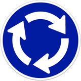 Vorgeschriebene Fahrtrichtung im Kreisverkehr.