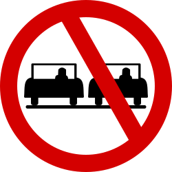 Überholen verboten.