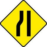 左側の道路幅減少に注意。