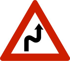 Warnung vor Doppelkurve, zuerst rechts.