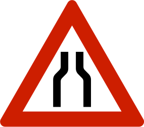 Warnung vor Fahrbahnverengung.