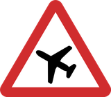 低空飛行の航空機に注意。