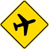 低空飛行の航空機に注意。