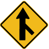 Warnung vor einmündendem Verkehr von rechts.