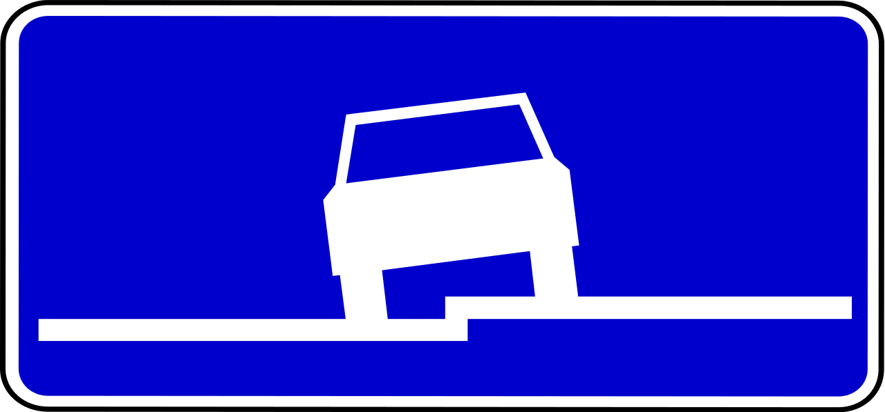 Parallelparken teilweise auf dem Gehweg.