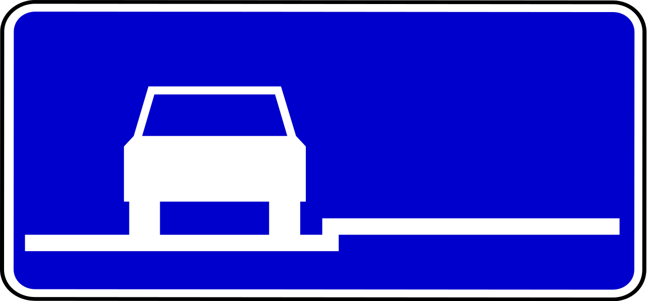 Parallelparken auf der Fahrbahn.