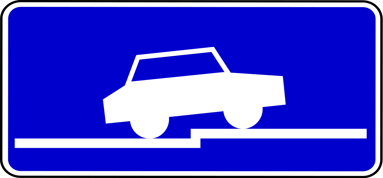 Senkrechtparken teilweise auf dem Gehweg.