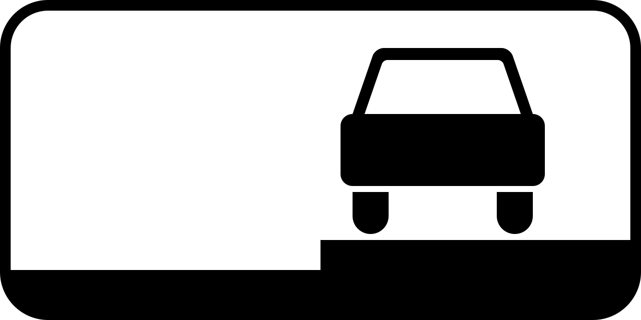 Parallelparken auf dem Gehweg.