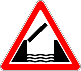 Warnung vor einer beweglichen Brücke.