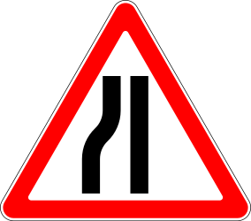 Warnung vor Fahrbahnverengung links.
