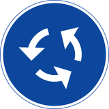 Vorgeschriebene Fahrtrichtung im Kreisverkehr.