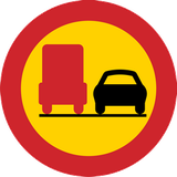 Überholen für Lastwagen verboten.