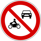 Motorräder und Pkw verboten.