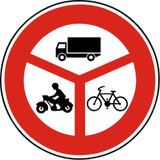 Ciclistas, motocicletas y camiones prohibidos.