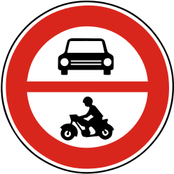 Motorräder und Pkw verboten.