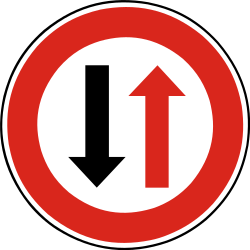 Fahrbahnverengung, Gegenverkehr Vorfahrt gewähren.
