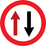 Yol daralması, karşıdan gelene yol ver.