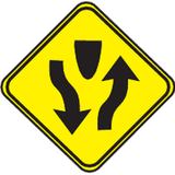 Advertencia de calzada dividida.