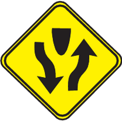 Advertencia de calzada dividida.
