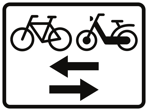 Radfahrer und Mopeds aus beiden Richtungen.